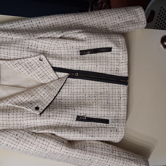 Banana Republic Cream and Black Tailored Blazer - Picture 2 of 7